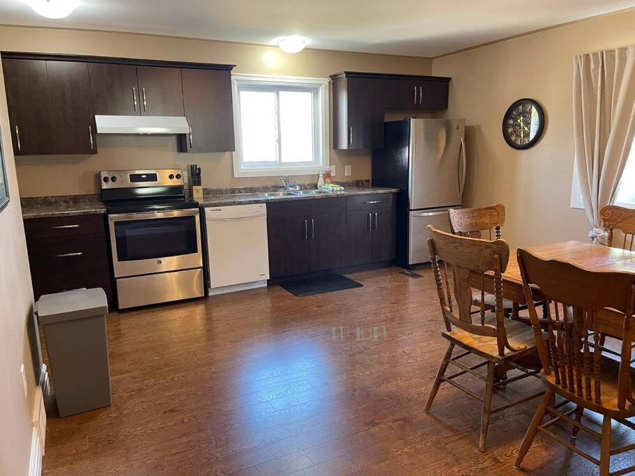 Cozy 2 Bedroom Home In Chatham - Left Side Екстериор снимка