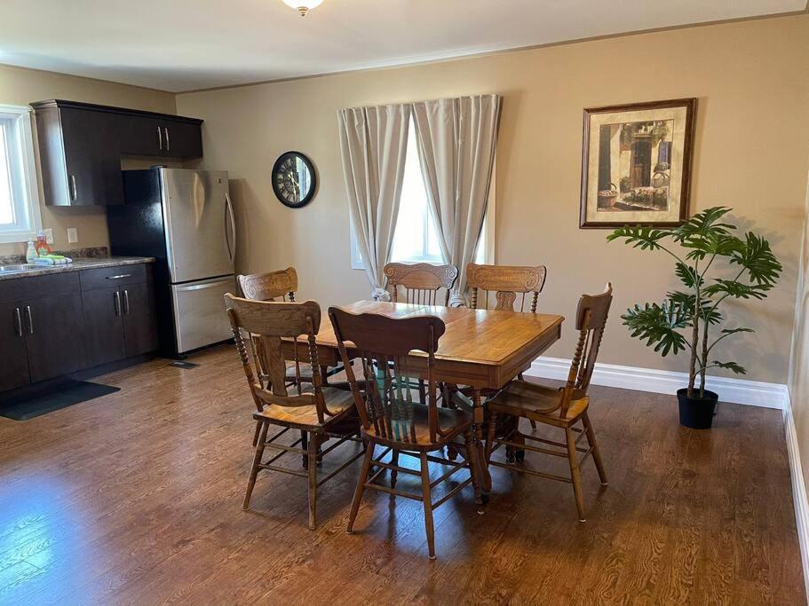 Cozy 2 Bedroom Home In Chatham - Left Side Екстериор снимка